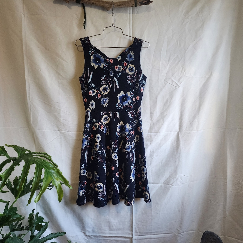 Kayleigh, small, short flower multicolored dress, crossed back keyhole